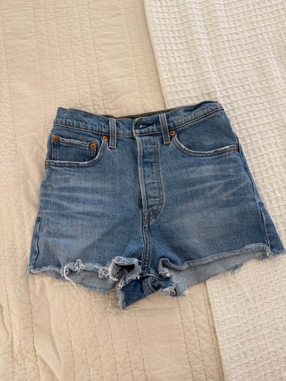 Levi Ribcage Shorts